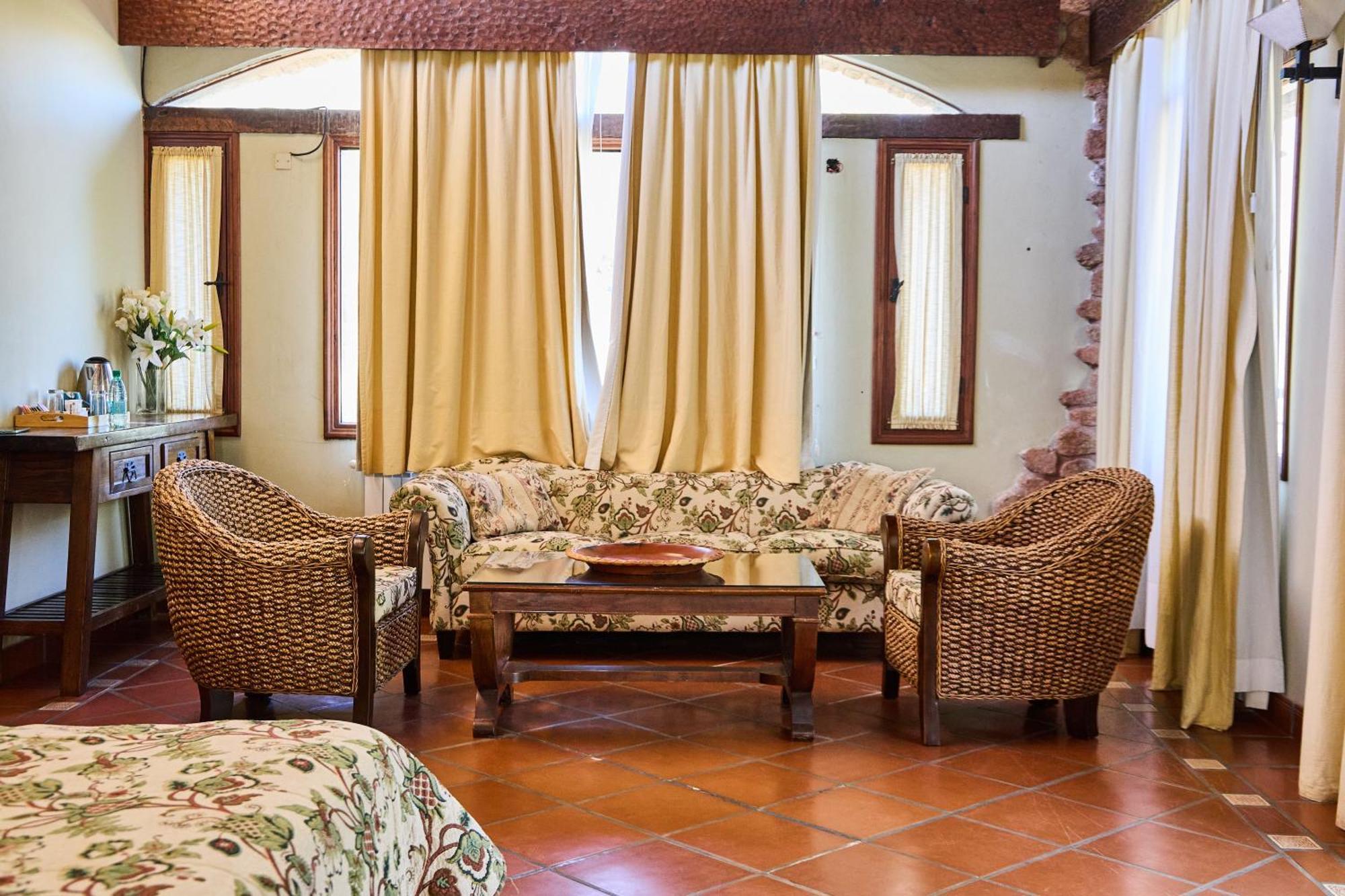 La Casa De La Bodega - Wine Boutique Hotel Кафайяте Экстерьер фото