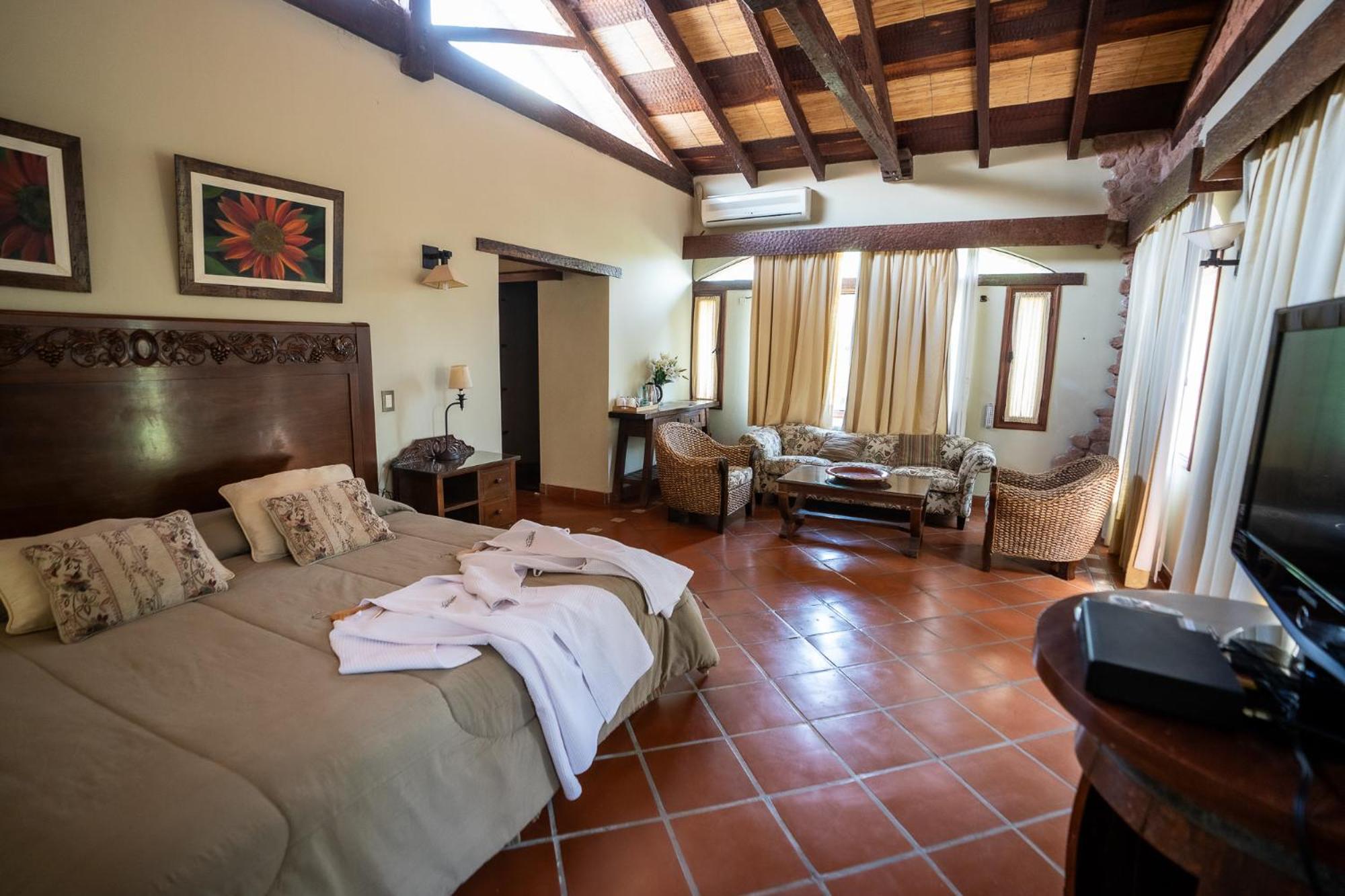 La Casa De La Bodega - Wine Boutique Hotel Кафайяте Экстерьер фото